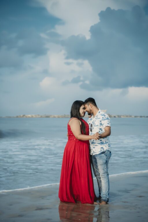 prewedding-romantic couple shoot-beach-concept (1)
