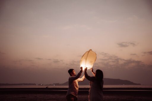 prewedding-romantic couple shoot-beach-concept (5)