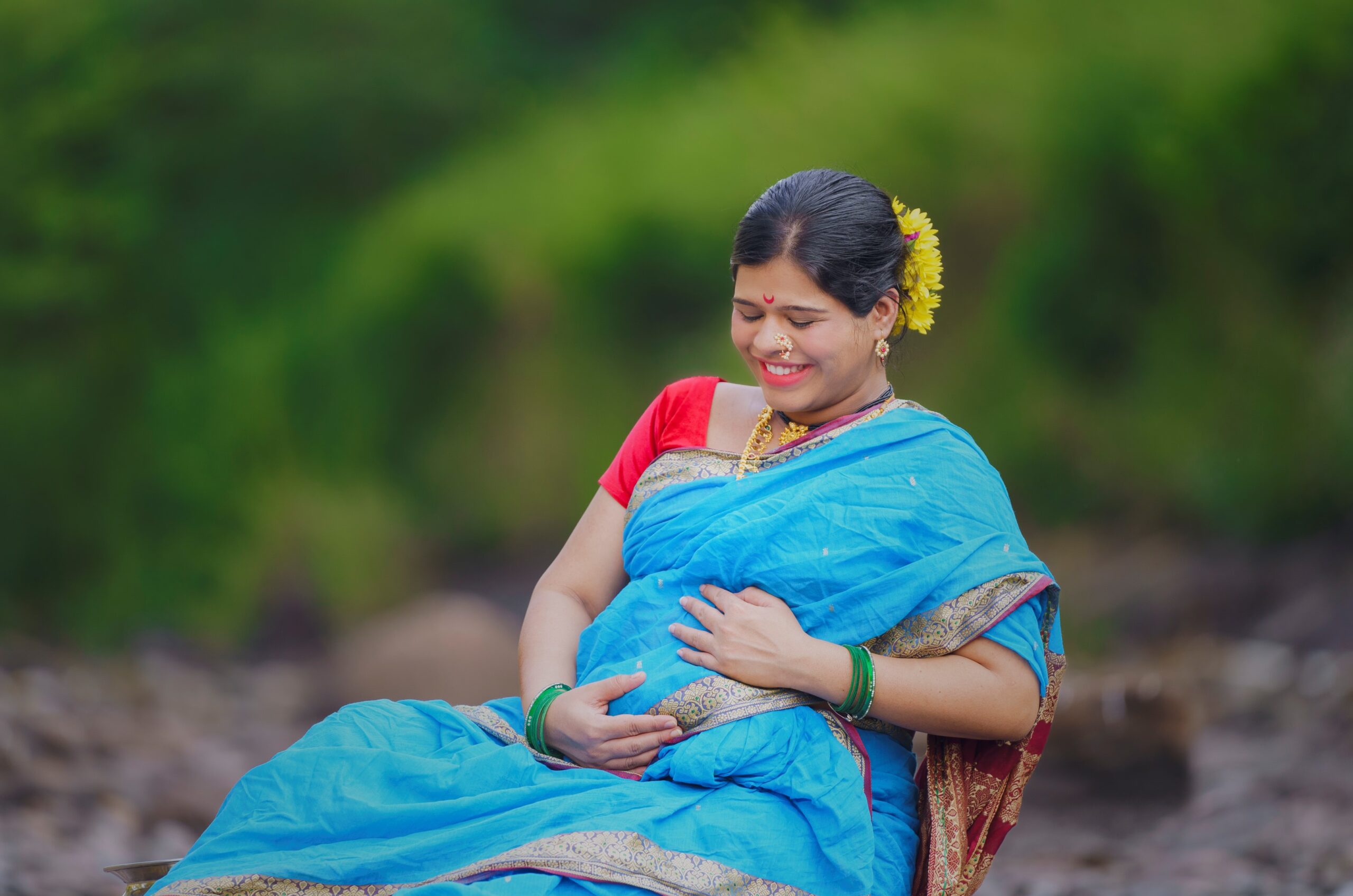 outdoor maternity-photoshoot (1)