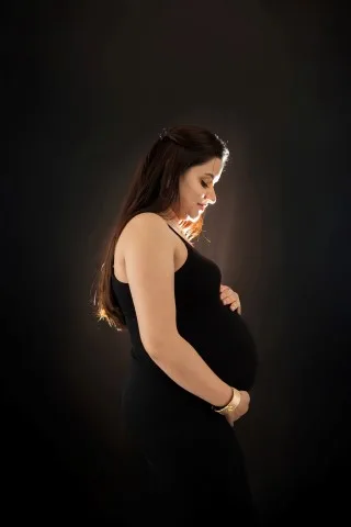 traditional-indoor-maternity-photoshoot-indoor studio-ColorPalette (3)