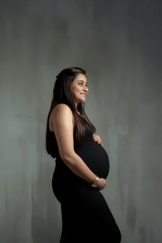 traditional-indoor-maternity-photoshoot-indoor studio-ColorPalette (4)