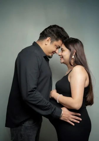 traditional-indoor-maternity-photoshoot-indoor studio-ColorPalette (5)